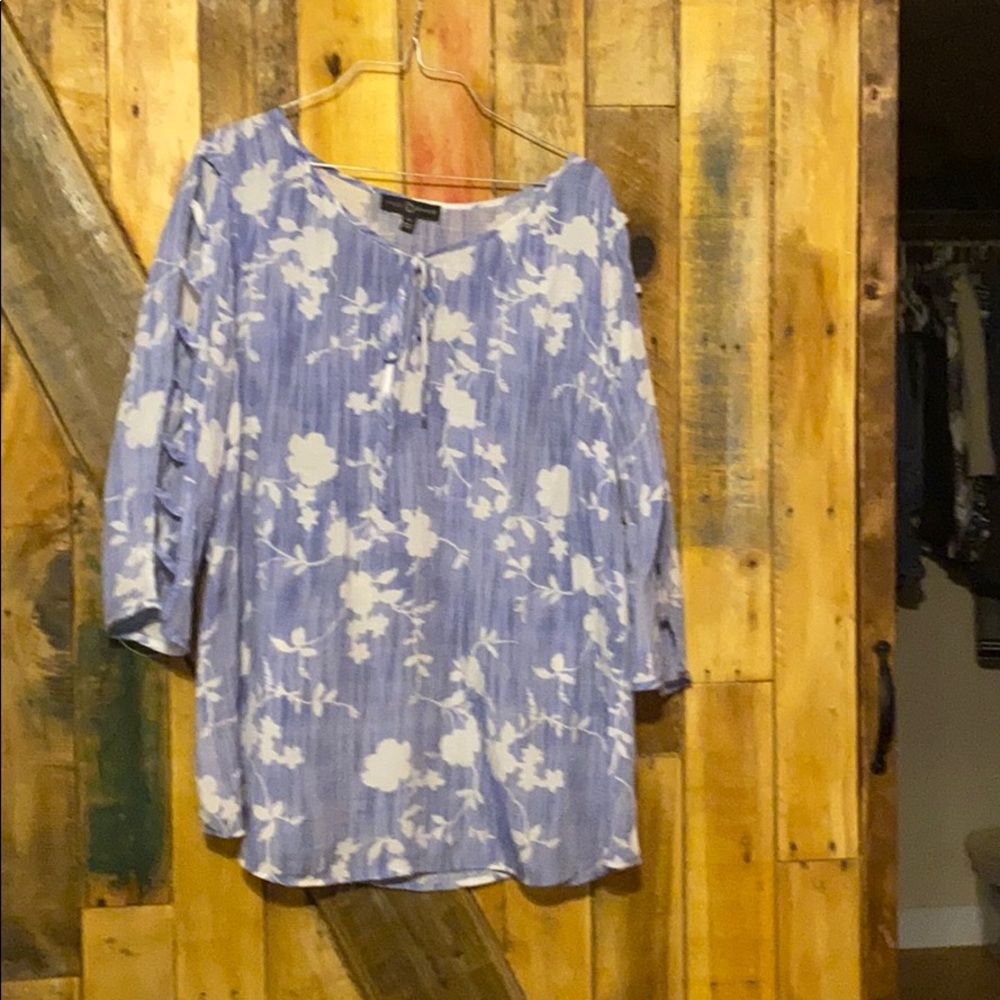 Breezy summer tunic w open detail sleeve